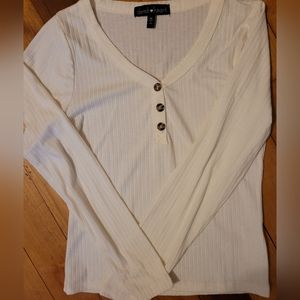 NWOT Derek Heart White Ribnit VNeck Long Sleeve